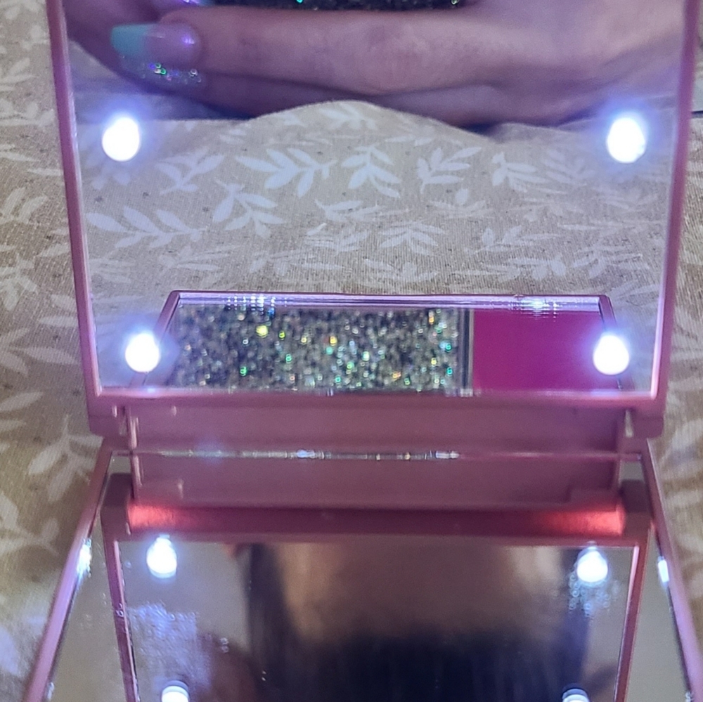 LED compact mirror. - Picture 2 of 2